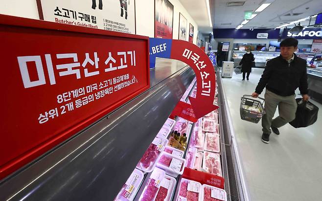 [서울=뉴시스] 김근수 기자 = 12일 서울 시내 한 대형마트에 미국산 소고기가 판매되고 있다. 2025.03.12. /사진=김근수