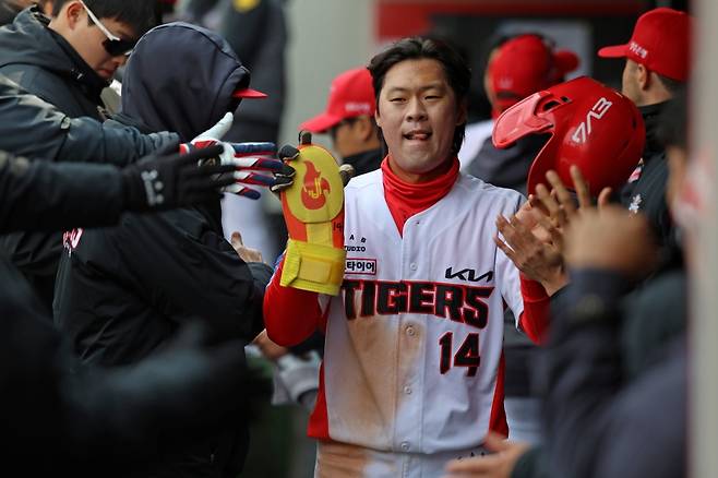 16일 오후 광주-KIA챔피언스필드에서 열린 2025 신한 SOL Bank KBO리그 삼성 라이온즈와 KIA 타이거즈의 경기, 9번타자 겸 유격수로 선발 출전한 KIA 김규성이 5타수 4안타 2득점으로 활약했다. KIA 타이거즈