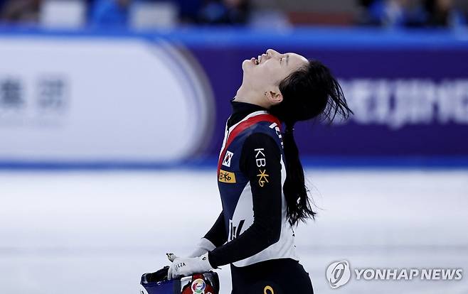 우승을 확정하고 환호하는 최민정 [로이터=연합뉴스]
