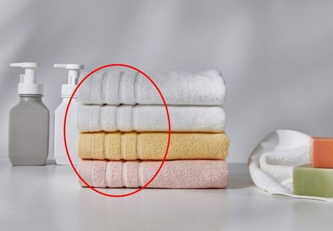 많은 사람들이 궁금해했던 수건 끝의 자수(띠) 역할에 대한 논쟁이 소셜미디어에서 다시 화제가 되고있다. 수건마다 이런 띠가 각기 다른 폭과 크기로 제작된다. [사진=게티이미지뱅크]