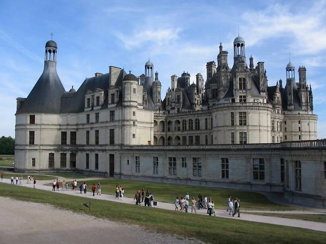 중세 건축과 르네상스 양식이 어우러진 샹보르성 외관. /위키피디아