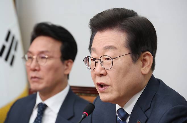 이재명 더불어민주당 대표가 17일 서울 여의도 국회에서 열린 최고위원회의에서 발언하고 있다. 연합뉴스