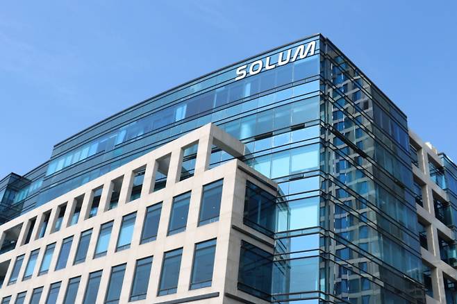 솔루엠과 소액주주의 갈등이 더욱 깊어지고 있는 가운데 솔루엠이 자사주 소각에 나섰으나 이번 조치로는 신뢰를 잃은 소액주주들을 달래기에는 역부족이라는 평가다.사진은 경기 용인 소재 솔루엠 사옥 모습. /사진=솔루엠 제공