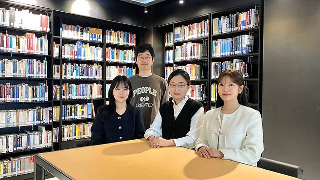 이번 연구를 수행한 KAIST 연구진. 송채은(왼쪽부터) 생명화학공학과 박사과정, 최영우 석박사통합과정, 최남순 교수, 한승희 박사과정.[KAIST 제공]
