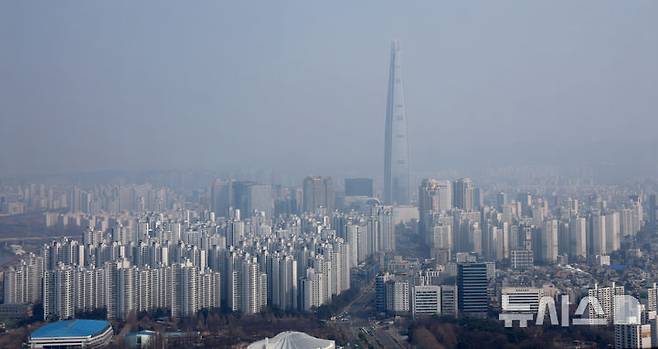 [서울=뉴시스] 김진아 기자 = 사진은 10일 서울시내 아파트 단지. 2025.03.10. bluesoda@newsis.com