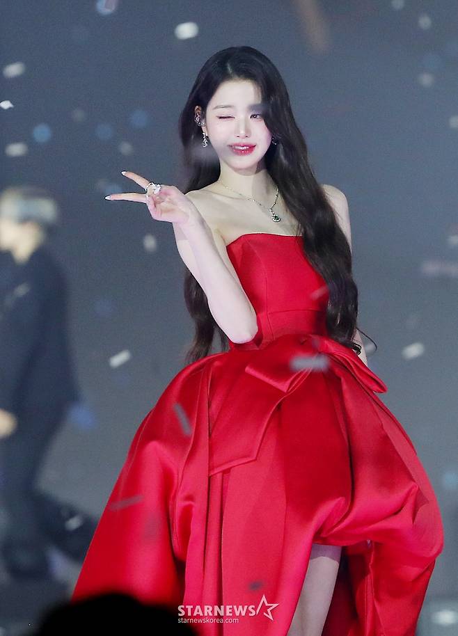 아이브 장원영이 지난해 12월 27일  태국 방콕 임팩트 챌린저 홀 1-2(IMPACT Challenger Hall 1-2)에서 진행된 '제 9회 아시아 아티스트 어워즈'(The 9th Asia Artist Awards, 이하 'AAA 2024')'에 참석해 멋진 무대를 선보이고 있다.  장원영은 이날 'AAA 2024'에서 'AAA 아시아 셀러브리티', '퀸 오브 AAA'를 수상했다. /사진=김창현 chmt@