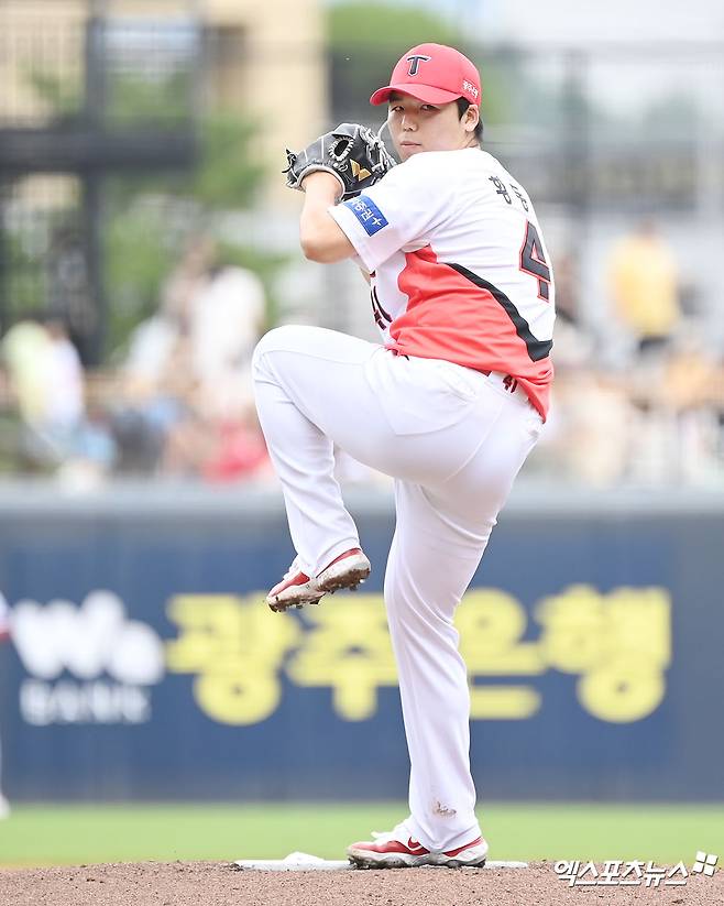 16일 오후 광주-KIA챔피언스필드에서 열린 '2025 신한 SOL Bank KBO리그' 삼성 라이온즈와 KIA 타이거즈의 시범경기, KIA가 19안타를 몰아친 타선의 활약에 힘입어 11:5로 승리하면서 4연승을 질주했다. 아리엘 후라도와 선발 맞대결을 펼친 황동하는 4이닝 4피안타 3사사구 4탈삼진 3실점 1자책을 기록했다. 엑스포츠뉴스 DB