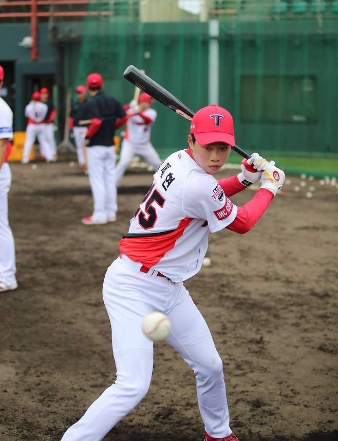 KIA 타이거즈 신인 외야수 박재현이 16일 광주-KIA챔피언스필드에서 열린 2025 신한 SOL Bank KBO리그 시범경기 삼성 라이온즈와의 홈경기에 1번타자 겸 중견수로 선발 출전해 5타수 3안타 1타점 1볼넷 1득점을 기록했다. KIA 타이거즈