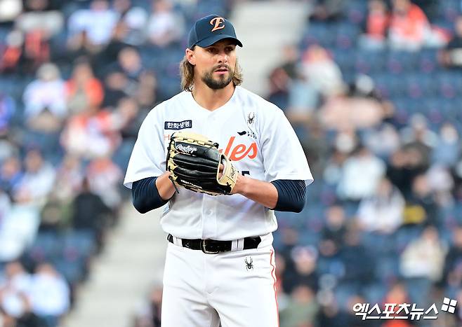 17일 오후 대전 한화생명 볼파크에서 열린 '2025 신한 SOL Bank KBO리그' 삼성 라이온즈와 한화 이글스의 시범경기, 1회초 한화 선발투수 와이스가 공을 힘차게 던지고 있다. 대전, 김한준 기자