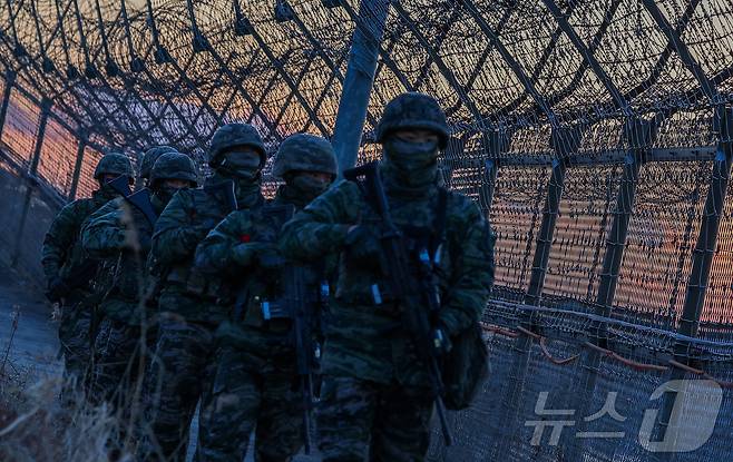 우리 군 장병이 접경지역에서 경계작전을 하고 있다. 2024.12.29/뉴스1 ⓒ News1 김성진 기자