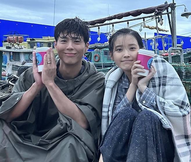 박보검-아이유. 아이유 인스타그램.