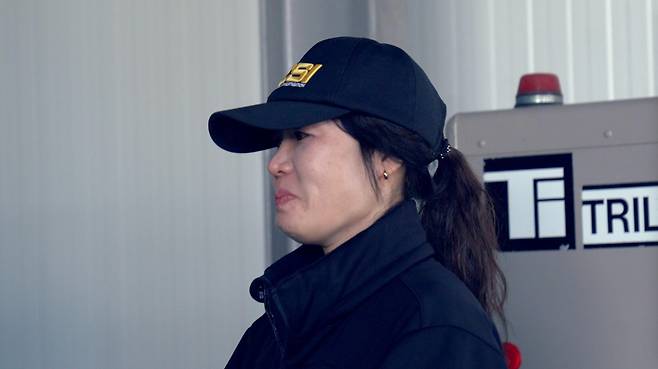 임시 시신안치소가 됐었던 컨테이너를 다시 찾은 김경희 검시관