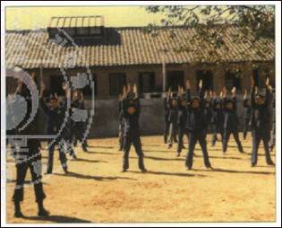 1980년 10월 대전교도소 재소자들이 제2기 순화교육대(미결)에 입소해 PT체조을 하는 모습이다. ‘임시정부 수립 100주년 기념 대전교도소사’에 실린 사진이다. 진실화해위 제공