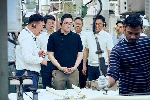 구광모 LG 회장(왼쪽에서 세번째). [사진=LG]