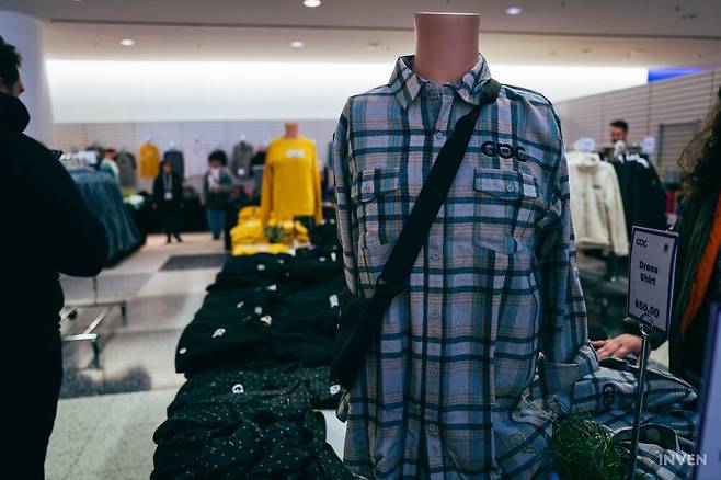 ▲ 개발자 코어(?)에 빠질 수 없는 체크남방 (50달러)