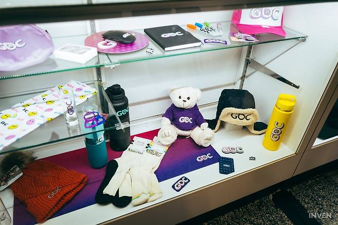 ▲ 의류 말고도 여러 MD 상품이 있어 인기가 높습니다