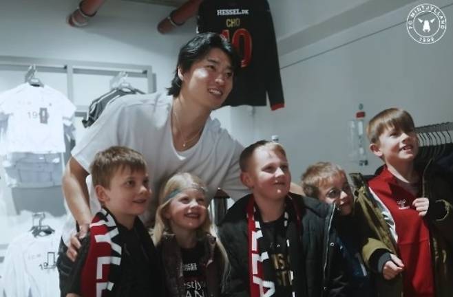 덴마크 미트윌란 공격수 조규성(왼쪽). [사진 미트윌란 SNS]