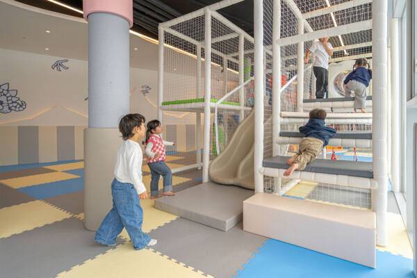 고고다이노 제작사 모꼬지가 가평에 국내 최초 키즈호텔 '고고다이노 키즈호텔'을 개관했다. 모꼬지 제공