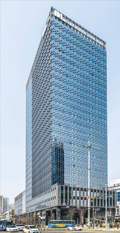 DL그룹이 사옥으로 쓰던 서울 종로구 평동 디타워 돈의문. (윤관식 기자)