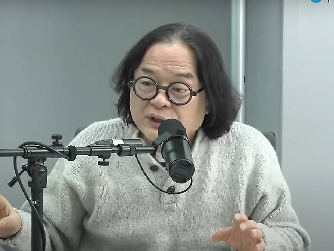 시사평론가 김갑수[유튜브 채널 ‘매불쇼’ 캡처]