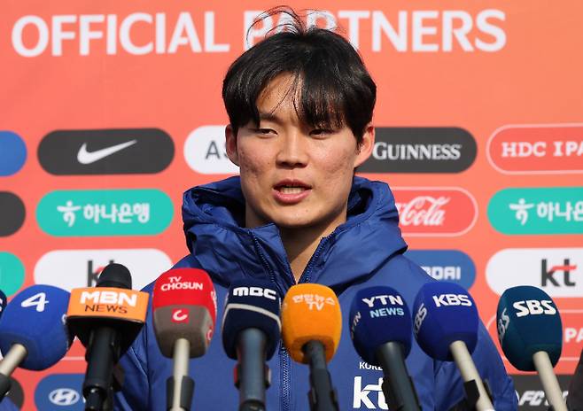 인터뷰하는 오현규. 연합뉴스