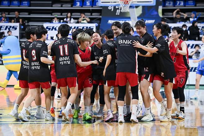 승리 거둔 부산 BNK. 연합뉴스