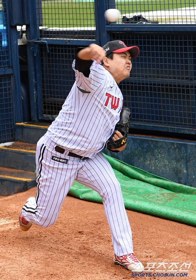 18일 잠실구장에서 열릴 예정이던 KBO리그 LG 트윈스와 NC 다이노스의 시범경기가 강설취소 됐다. LG 장현식이 불펜 피칭을 하고 있다. 잠실=박재만 기자 pjm@sportschosun.com/2025.03.18/