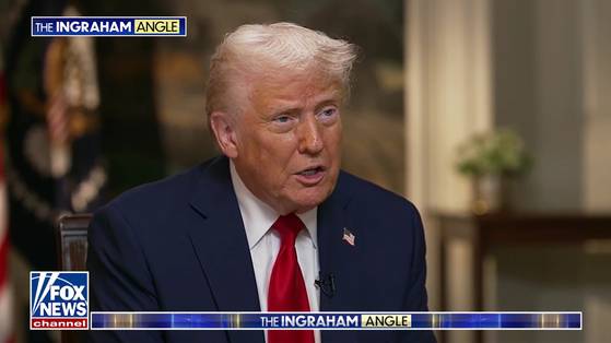 도널드 트럼프 미국 대통령이 18일(현지시간) 방영된 폭스뉴스 인터뷰에서 진행자 질문에 답하고 있다. 사진 폭스뉴스 홈페이지 캡처