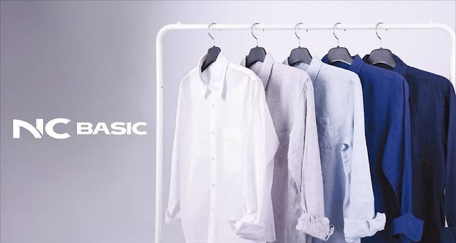 NC베이직이 올해 봄여름 시즌 출시한 프리미엄 리넨 셔츠.