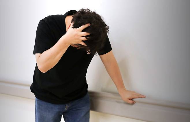 만성 두통을 호소하는 환자는 치료제 복용을 줄여야 증상이 개선된다는 연구 결과가 나왔다. 인제대학교 일산백병원 제공