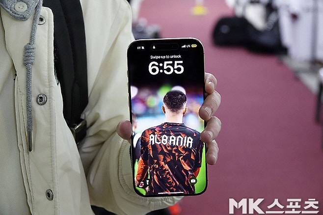 아사니의 휴대전화 배경화면. 사진=이근승 기자