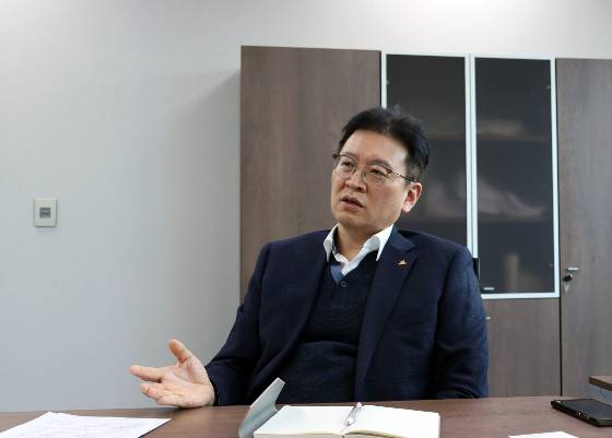 장부환 비보존제약 대표가 머니투데이와의 인터뷰에서 어나프라주 및 회사 파이프라인 사업 계획에 대해 설명하고 있다. /사진=정기종