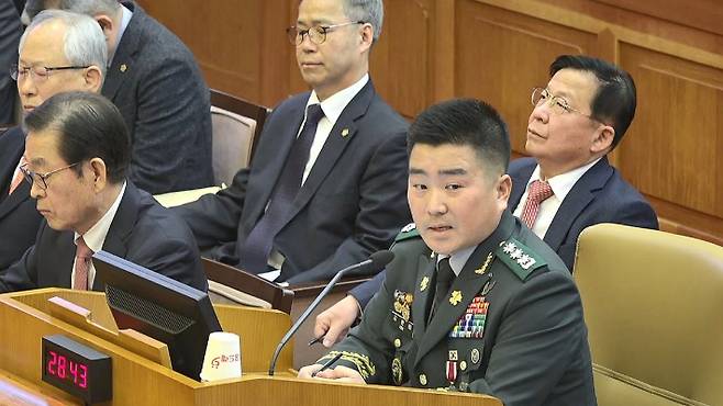 김현태 육군 특수전사령부 707특수임무단장이 2월 6일 서울 종로구 헌법재판소에서 열린 윤석열 대통령 탄핵 심판 6차 변론에 증인으로 출석해 답변하고 있다. 헌법재판소 제공