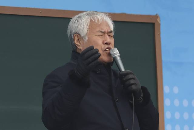 ▲전광훈 사랑제일교회 목사가 16일 서울 세종로사거리 인근에서 열린 광화문 주일예배에서 설교하고 있다. ⓒ연합뉴스