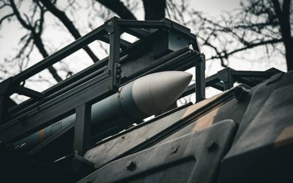 우크라이나 Buk-M1 시스템에 장착된 RIM-7 시스패로 미사일. 우크라이나 공군 사령부