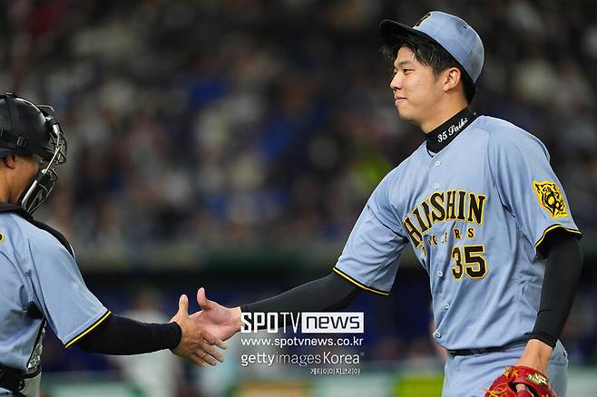 ▲ 한신 타이거즈 투수 사이키 히로토. 16일 다저스 타선을 상대로 5이닝 1피안타 1볼넷 7탈삼진 무실점 호투를 펼쳤다.