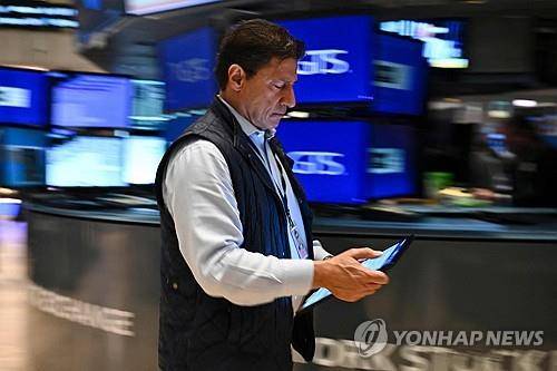 뉴욕증권거래소의 트레이더 [AFP 연합뉴스 자료사진. 재판매 및 DB 금지]