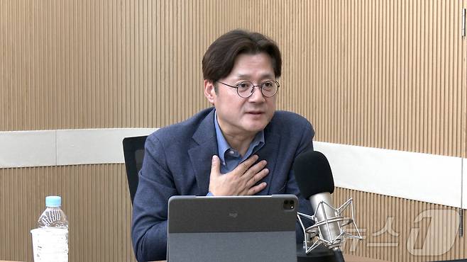 홍익표 전 더불어민주당 원내대표가 20일 뉴스1TV '팩트앤뷰'에 출연해 질문에 답하고 있다.