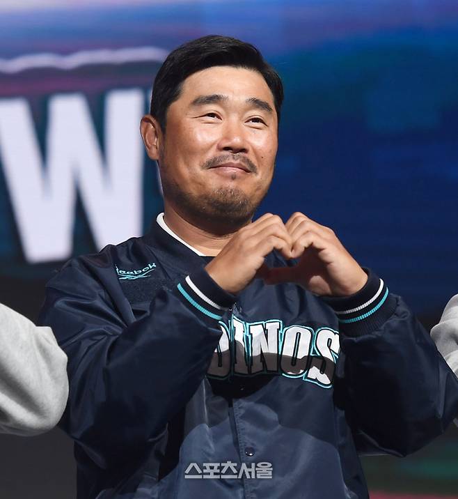 NC 이호준 감독이 20일 서울 잠실 롯데호텔 월드에서 열린 2025 KBO리그 미디어데이에서 포즈를 취하고 있다. 최승섭기자 thunder@sportsseoul.com