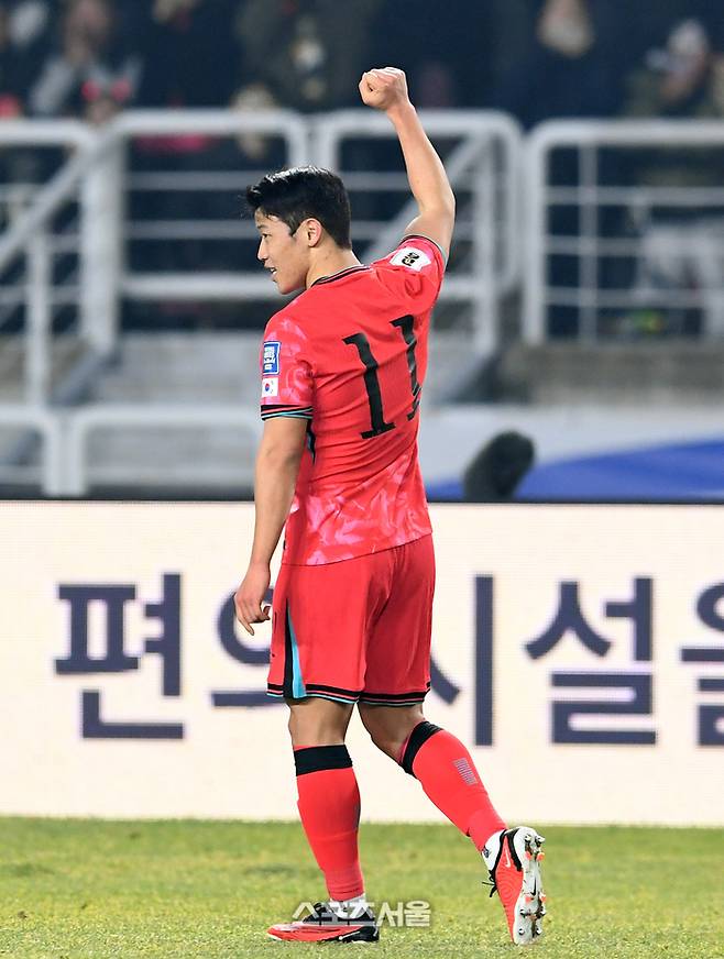 대한민국 축구대표팀 황희찬이 20일 고양종합운동장에서 열린 2026 북중미 월드컵 아시아지역 최종 예선 오만과의 경기에서 선제골에 기뻐하고 있다. 2025. 3. 20.  고양 | 박진업 기자 upandup@sportsseoul.com