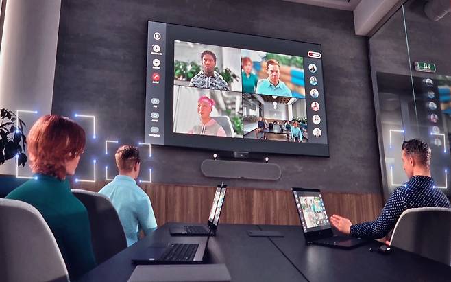 18일(현지시각) 미국 테네시주 내슈빌에서 열린 'HP 앰플리파이 콘퍼런스 2025'에서 엔리케 로레스 HP 최고경영자(CEO)가 소개한 HP AI로 작동하는 가상 회의실./내슈빌=최지희 기자