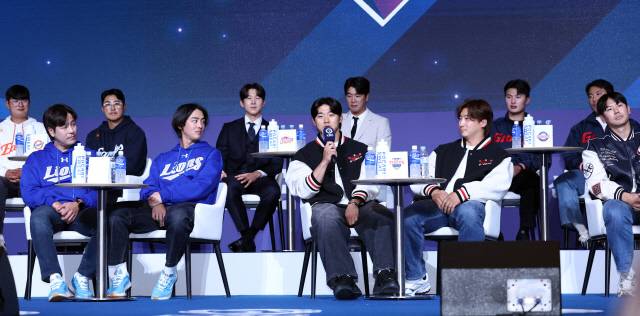 KIA 김도영이 20일 서울 송파구 롯데호텔월드에서 열린 2025 신한 SOL Bank KBO 프로야구 개막 미디어데이에서 이번 시즌 각오를 밝히고 있다. [연합뉴스]