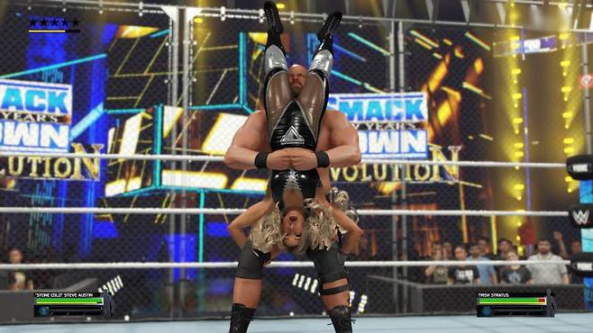 스티브 오스틴과 트리쉬 스트래터스의 대결, 결론부터 말하면 졌다.