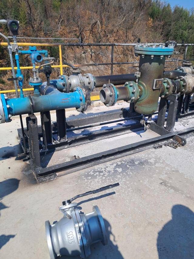 20일 오후 1시 22분쯤 울산시 남구 롯데SK에너루트 수소연료전지 발전소 공사 현장에서 폭발 사고가 나 배관 청소 중이던 작업자 2명이 다쳤다. 울산소방본부 제공