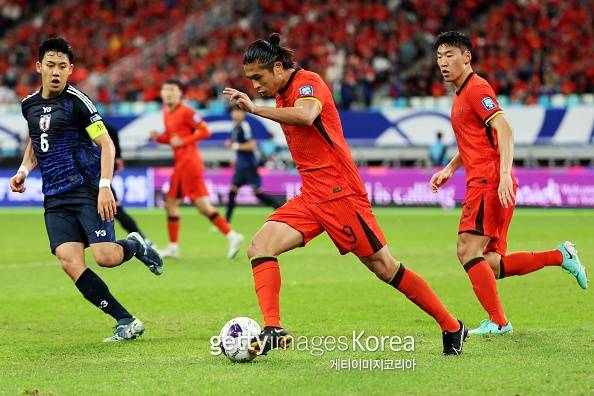 장위닝(9번)이 드리블하고 있다. 사진=게티이미지