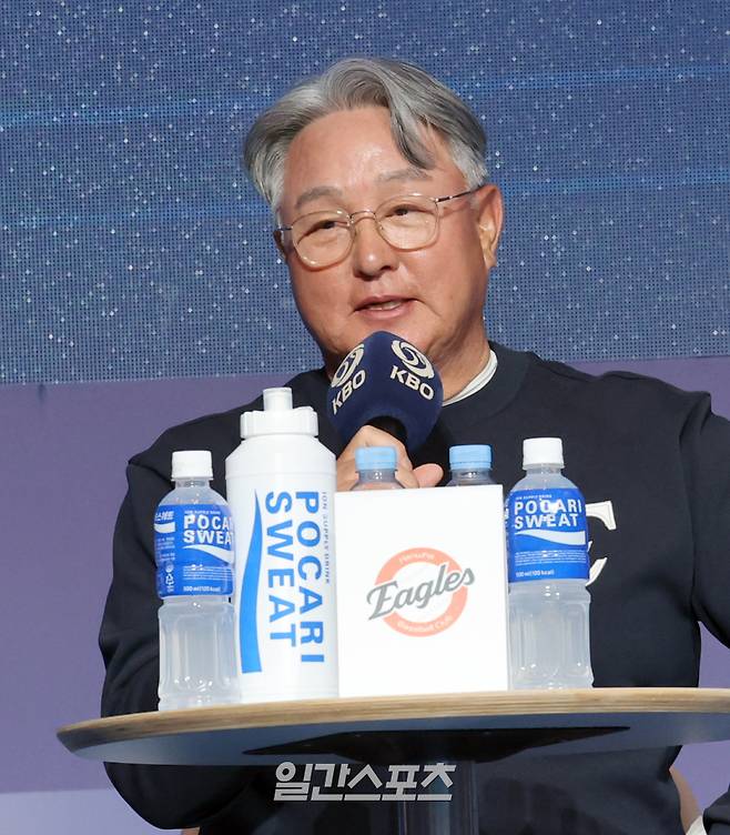 20일 오후 서울 잠실 롯데호텔월드에서 열린 2025 신한 SOL Bank KBO 미디어데이&팬페스트. 한화 김경문 감독이 출사표를 밝히고있다.잠실=정시종 기자 capa@edaily.co.kr /2025.03.20.