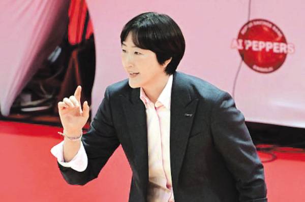 장소연 페퍼저축은행 감독.