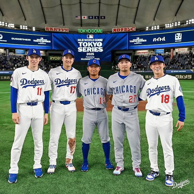 ▲ 일본인 메이저리거 5총사가 도쿄시리즈 종료 후 기념 촬영에 나섰다. 왼쪽부터 사사키 로키, 오타니 쇼헤이, 이마나가 쇼타, 스즈키 세이야, 야마모토 요시노부. ⓒLA 다저스 공식 SNS