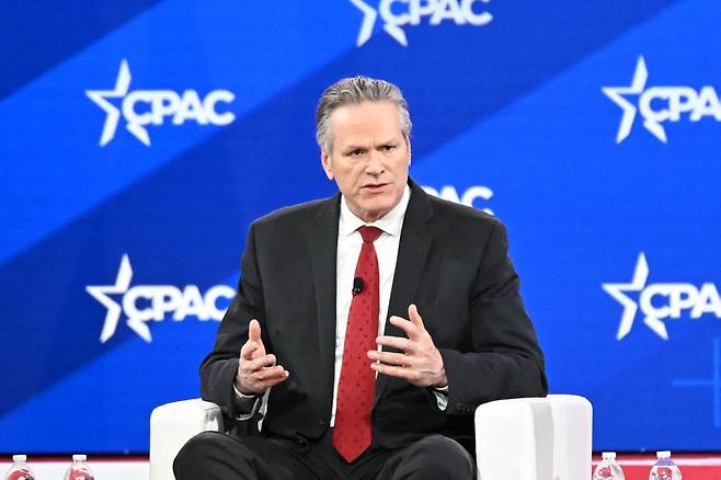 마이크 던리비(Dunleavy) 미국 알래스카 주지사가 지난달 메릴랜드주 내셔널하버에서 열린 '2025 보수정치행동회의(Conservative Political Action Conference)에 참석해 이야기하고 있다. /AFP 연합뉴스