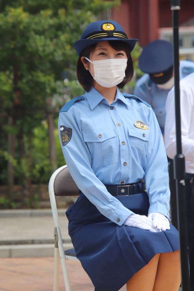 e91827de1f3f0c7f4163edb871d78328.jpg 일본 엄청난 대사건 경찰 제복 폐지...jpg